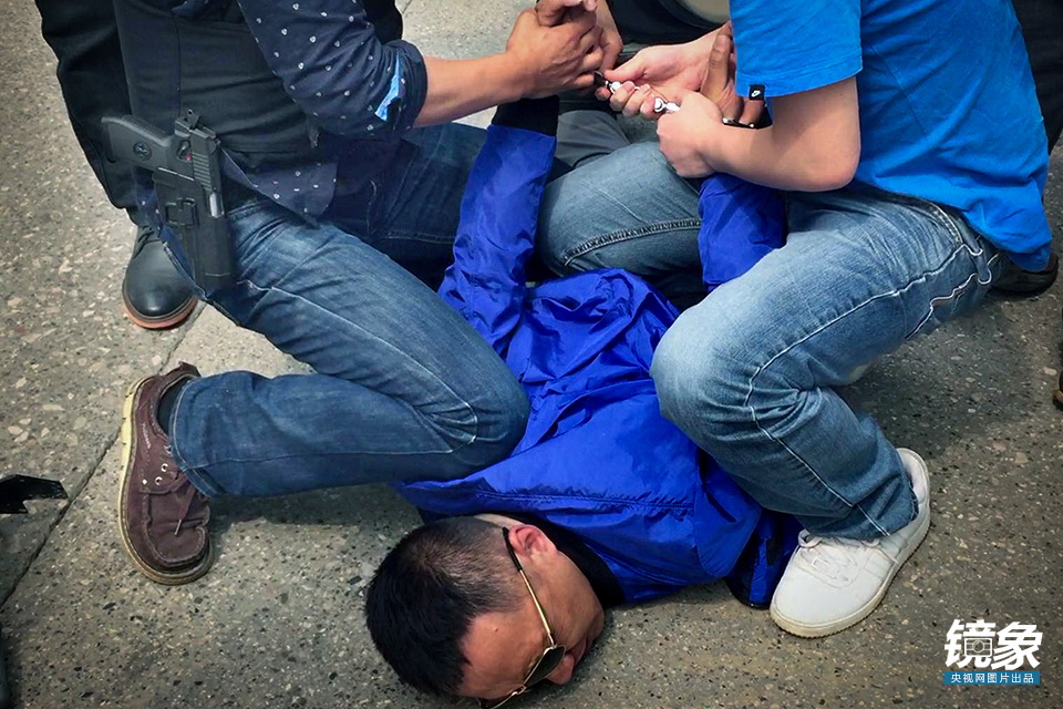 抓到牛仔，牛仔被捉记