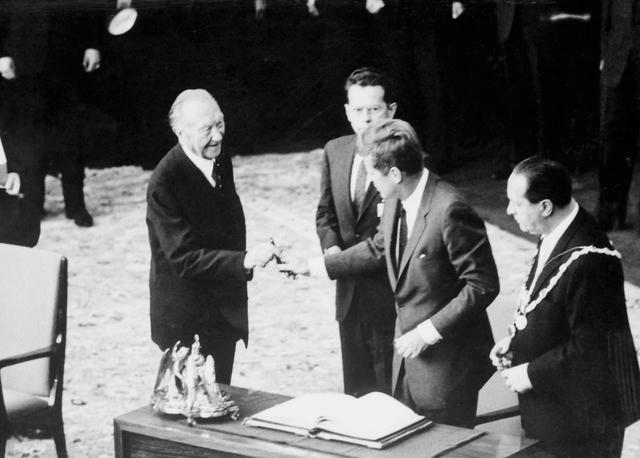法国新总理人物深度解析，从背景到前景的全方位透视，法国新总理深度解析，背景与前景全方位透视