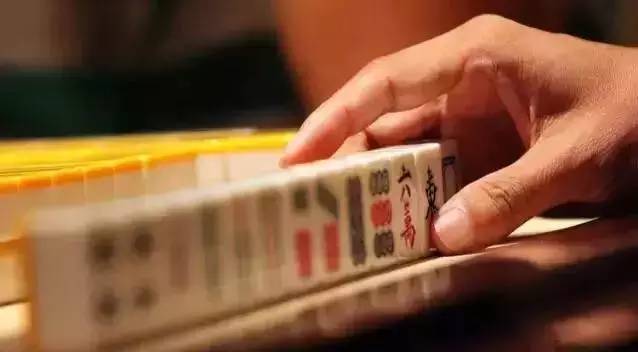 澳门蓝月亮精选免费大全，赌博活动的风险与合法性警告：远离非法行为，寻求合法娱乐方式