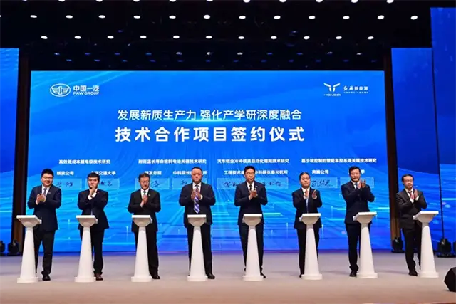新华社记者探营新能源，探访前沿，新华社记者聚焦新能源产业发展