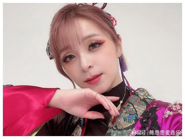 美依最新战况，揭秘她的蜕变之路，网友热议不已！，美依蜕变之旅，揭秘网络热议的华丽蜕变
